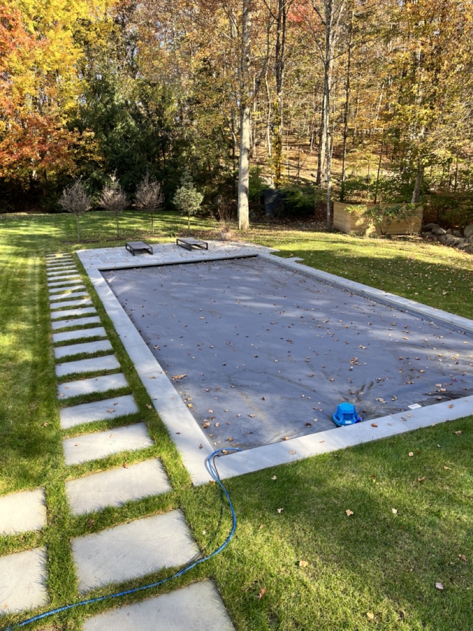 BluestoneAndLawnPoolSurround Large